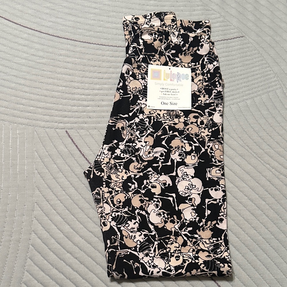 LuLaRoe Black and Cream Skeleton Pattern Leggings new buttery soft leggings OS